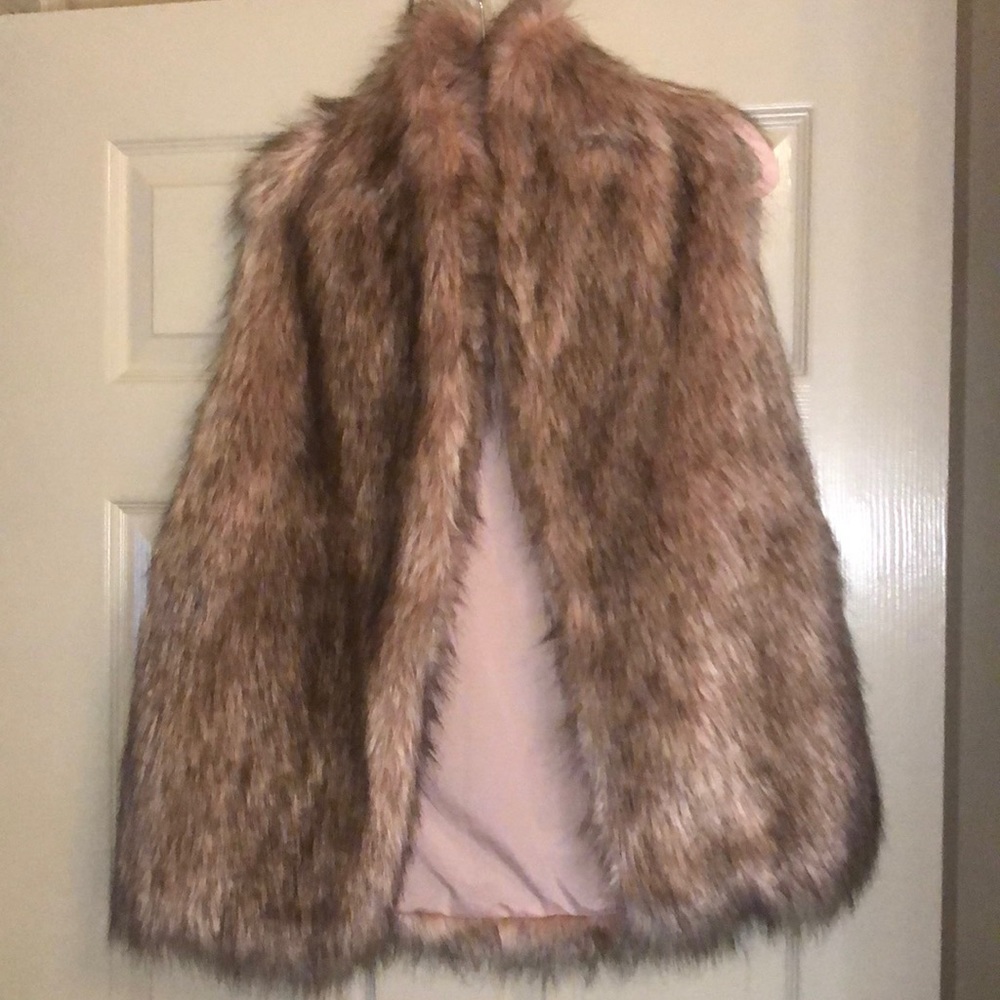 Fake fur vest with brown/pink tones